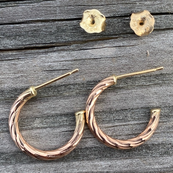 14k Gold half hoop earrings twist look design 1/2 inch - Picture 7 of 13